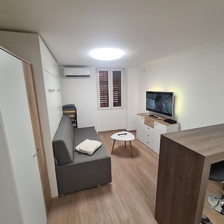Apartma Sasko Lägenhet Izola Exteriör bild