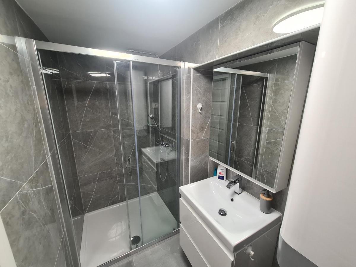 Apartma Sasko Lägenhet Izola Exteriör bild